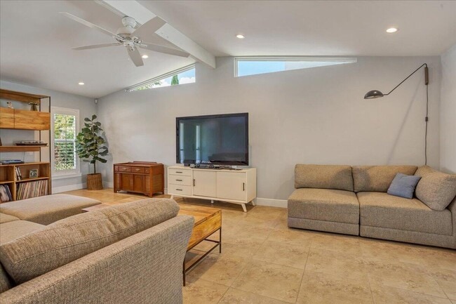 Building Photo - 1110 SW 15th St