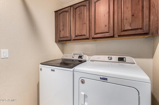 Building Photo - 3864 E Mine Shaft Rd