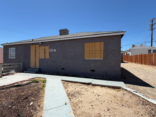 Building Photo - 504 E Williams St