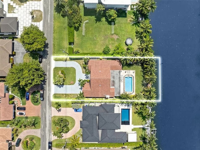 Building Photo - 413 Holiday Dr