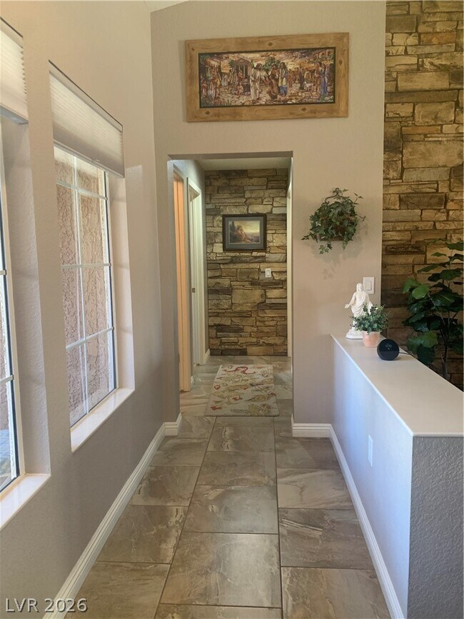 Building Photo - 2924 Crown Ridge Dr