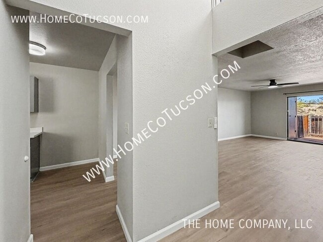 Building Photo - 5108 N Avenida Primera