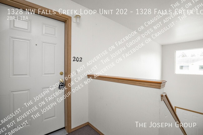 Building Photo - 1328 NW Falls Creek Loop