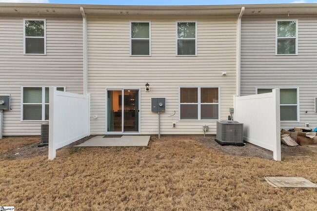 Building Photo - 3 bed, 2.5 bathroom Townhouse