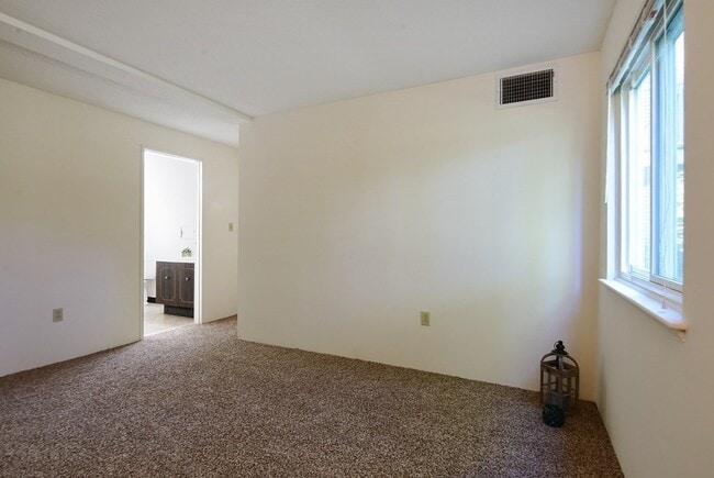 Building Photo - 42 Silver Hill Ln