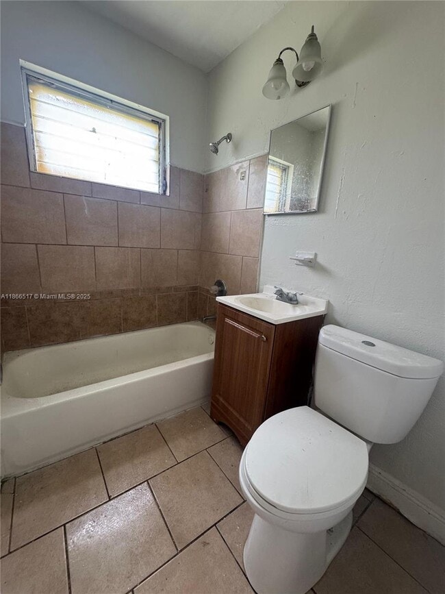 Building Photo - 1425 W 31st St