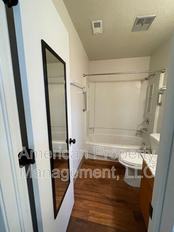 Building Photo - 13142 E 44th St