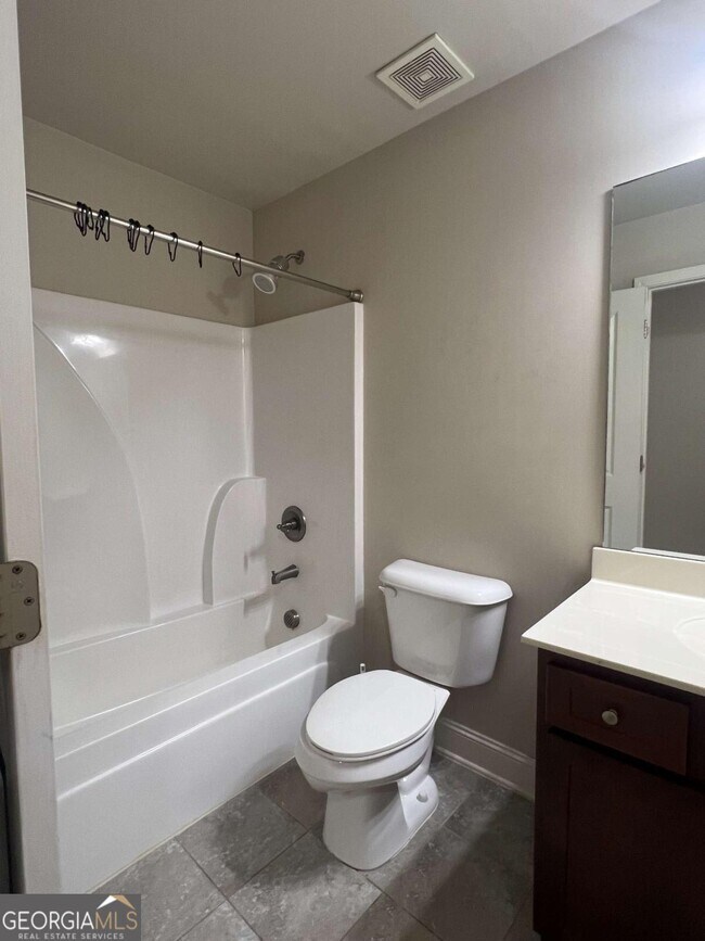 Building Photo - 225 Holdings Dr