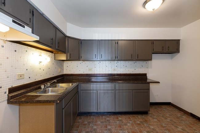Primary Photo - Islander Apartments