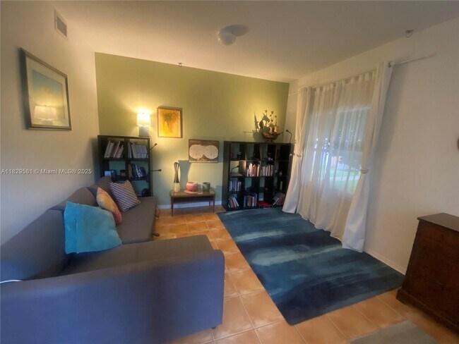 Building Photo - 700 SW 106th Ave