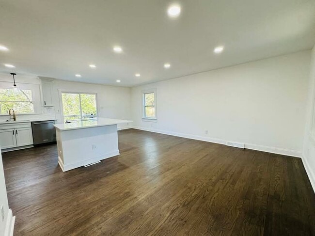 Building Photo - 1001 Archdale Dr