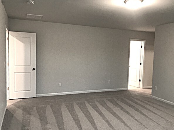 Building Photo - 518 Bush Dr
