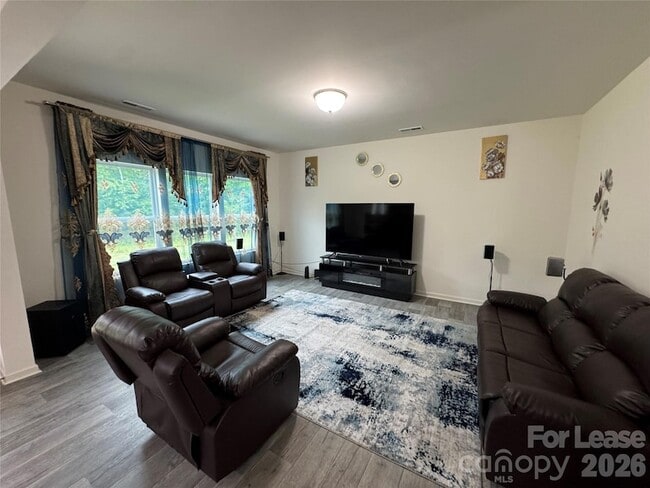 Building Photo - 574 Scotch Meadows Loop