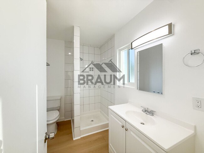 Building Photo - 13129 Oxnard St