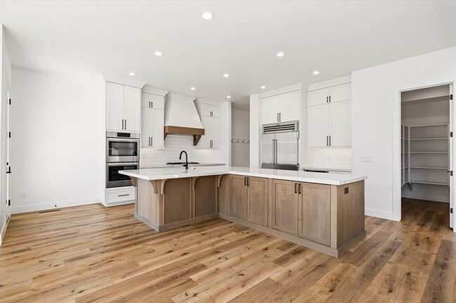 Building Photo - Luxury 5-Bed + Bonus + RV Garage Home for ...