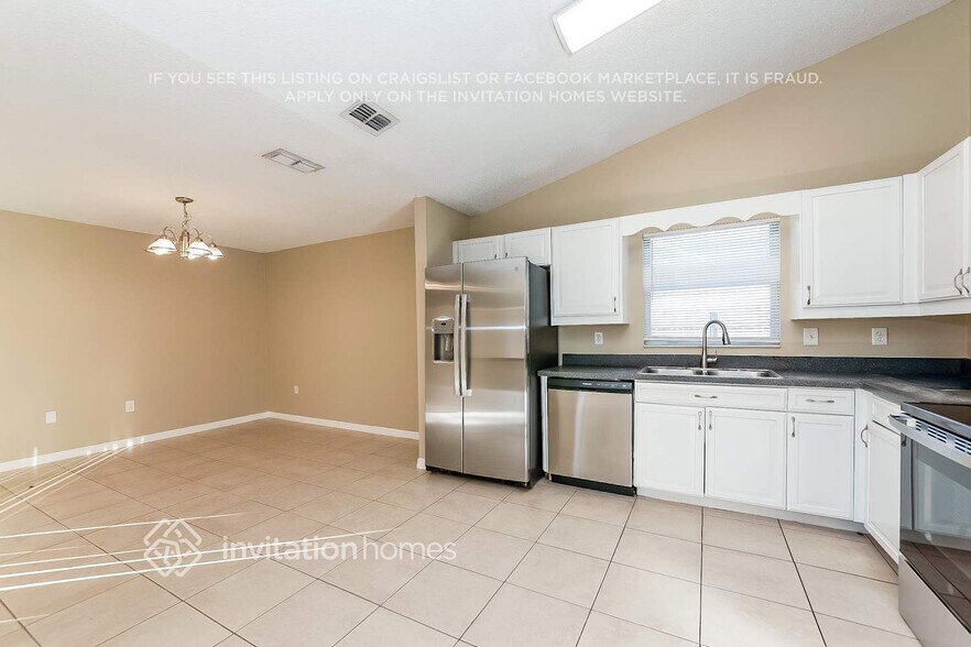 Building Photo - 3405 5th Dr W