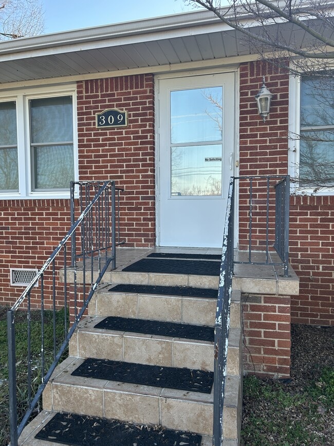 Building Photo - 309 S Union Ave