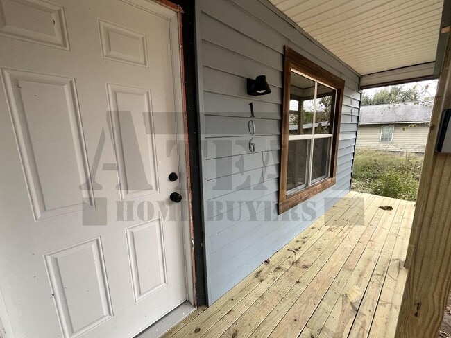 Building Photo - Beautifully updated 3-bedroom, 2-bathroom