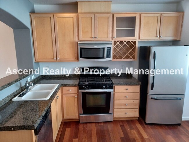 Building Photo - Sexton Crest Townhome Open Floor Plan 2 Ca...