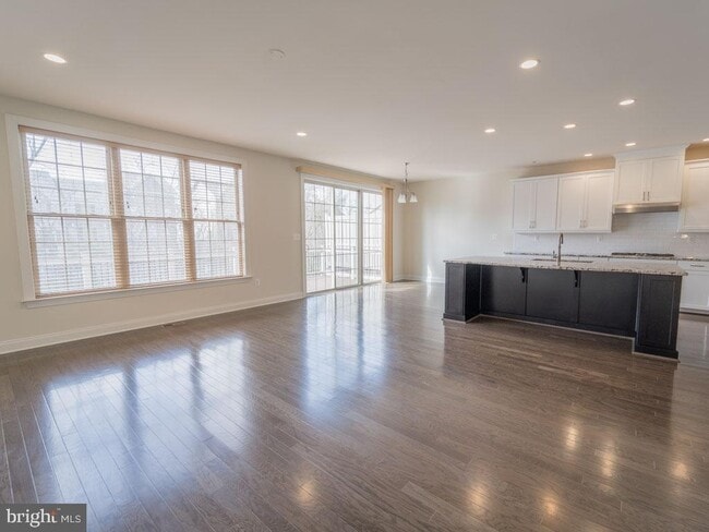 Building Photo - 22595 Windsor Locks Square