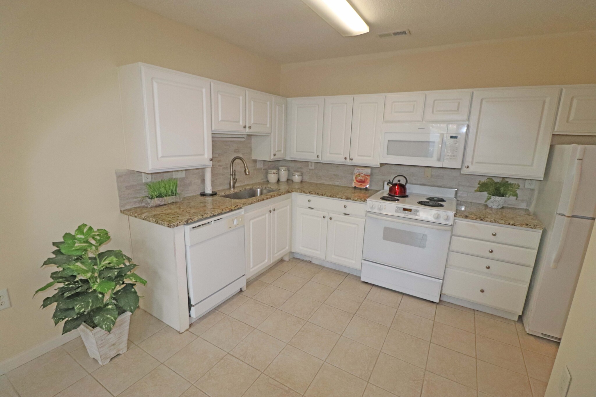 Kitchen - 2500 Friedland Pl