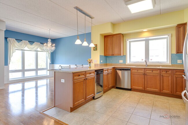 Building Photo - 799 Graceland Ave