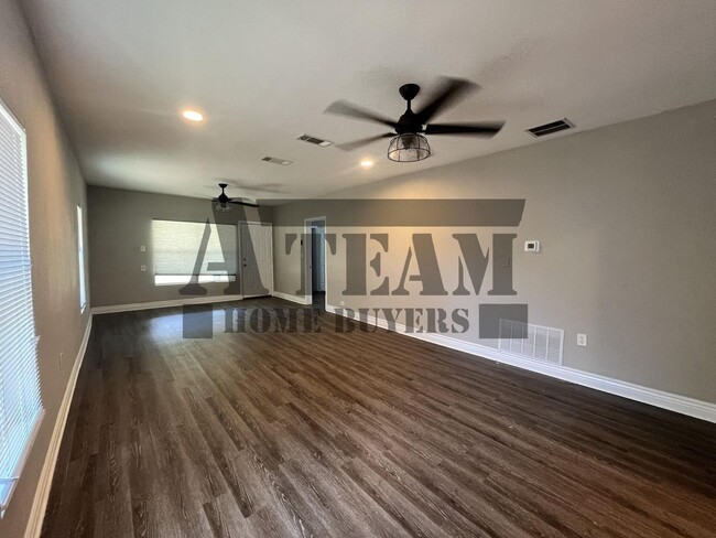 Building Photo - Modern 4 Bedroom 2 Bathroom home for rent!
