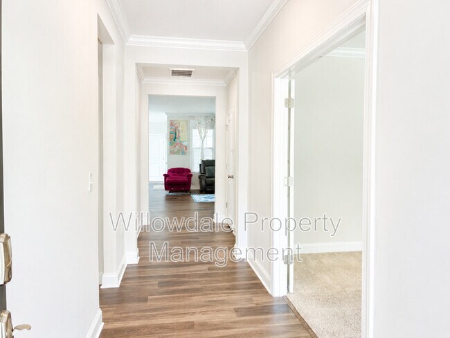 Building Photo - 208 Daisy Grove Ln