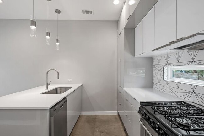 Building Photo - 2108 Tillery St
