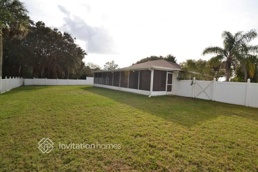 Building Photo - 6010 68th Dr E