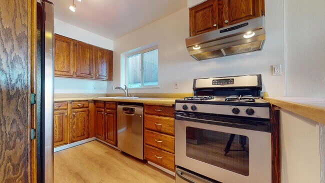Building Photo - Exceptional Brisbane Home Offering Space, Style & Sunsets