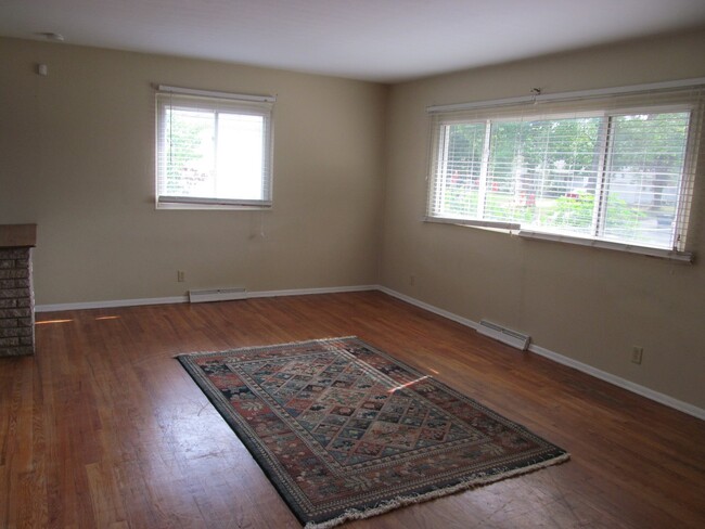 Building Photo - Cute Edison Park home close to Notre Dame!