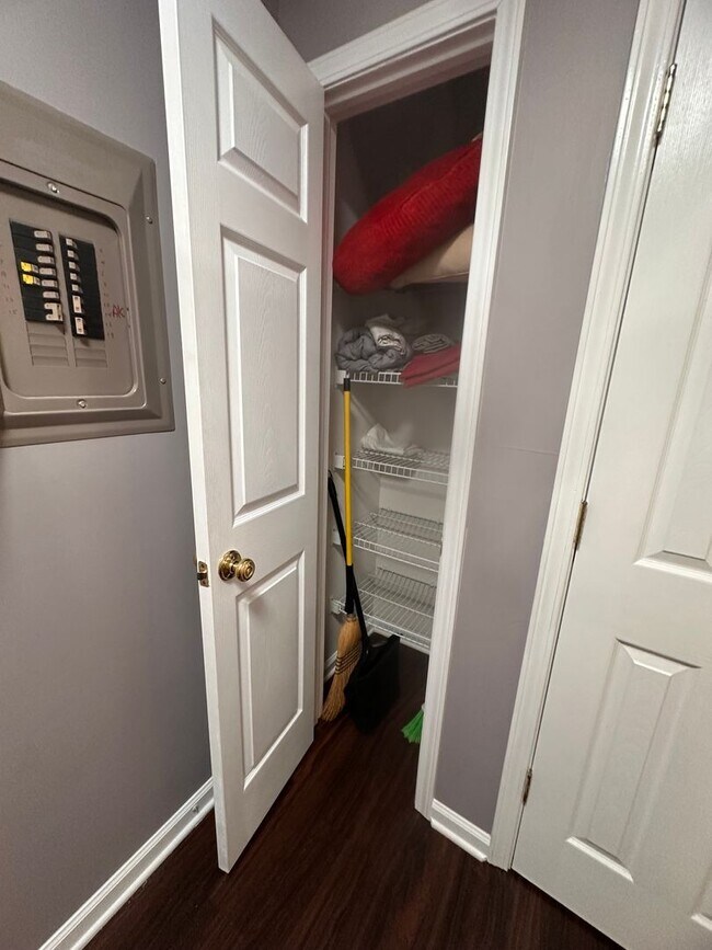 Building Photo - Cozy 2BR 2BA Condo in High Point