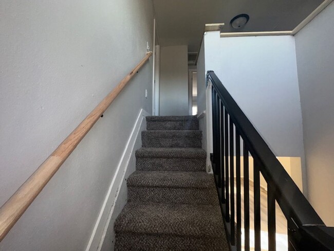 Building Photo - Fully renovated!