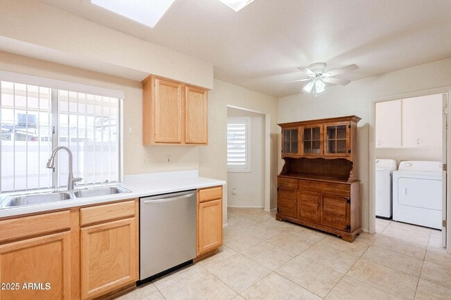Building Photo - 13611 N Newcastle Dr