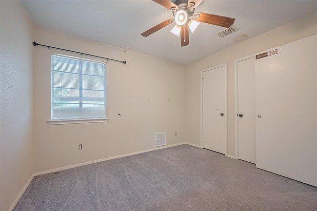 Building Photo - 3812 Redbud Dr