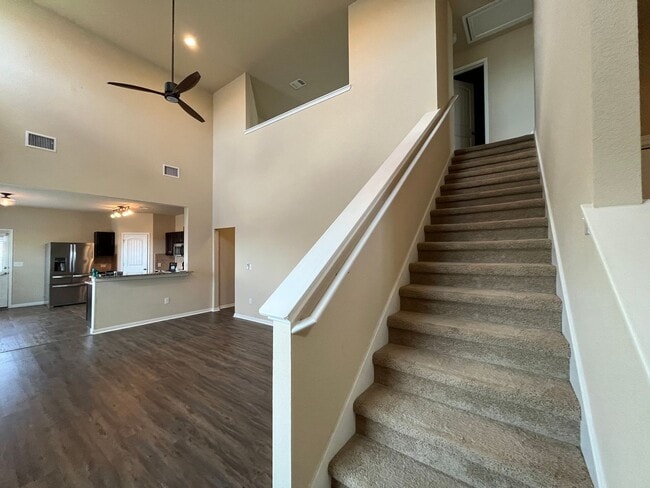 Building Photo - Perfect 3/2.5 - Tall Ceilings and in Immac...