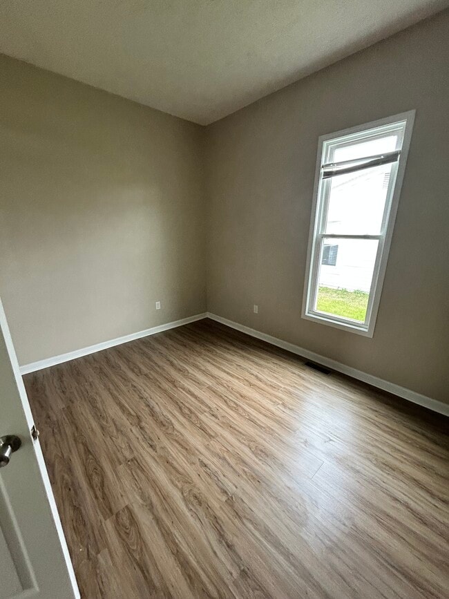 Building Photo - 908 Garfield Ave