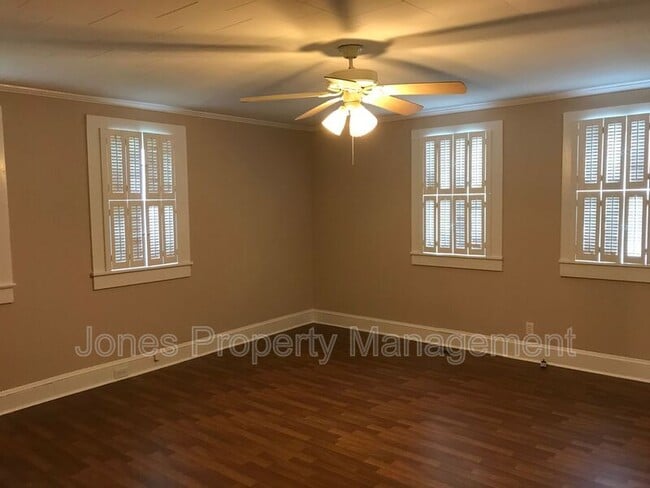 Building Photo - 812 Power St