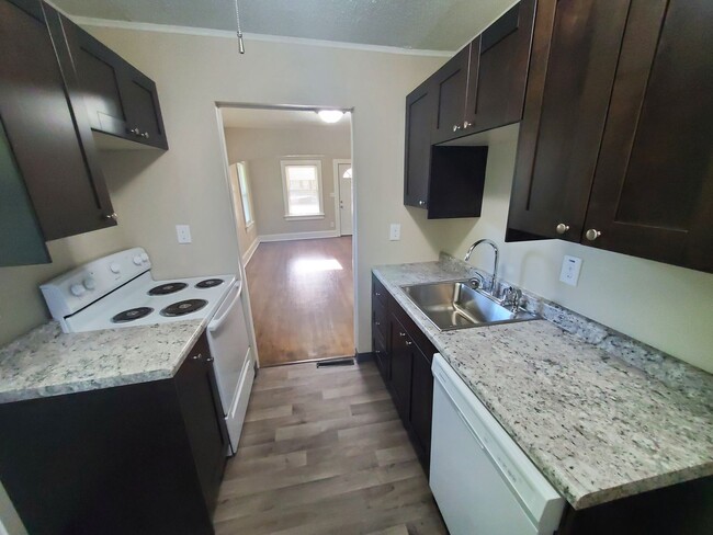 Building Photo - Adorable 2 bedroom, 1 bathroom home!