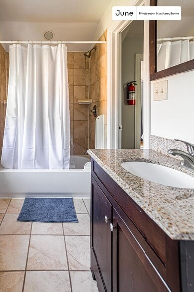 Building Photo - Room in Shared 6 bed/3 bath home