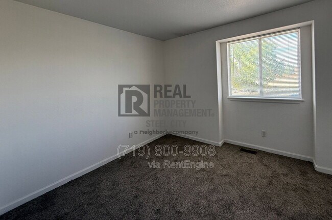 Building Photo - 230 W Elbow Dr