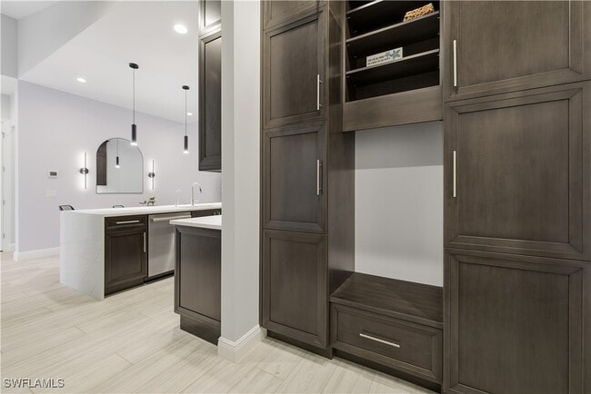 Building Photo - 711 91st Ave N