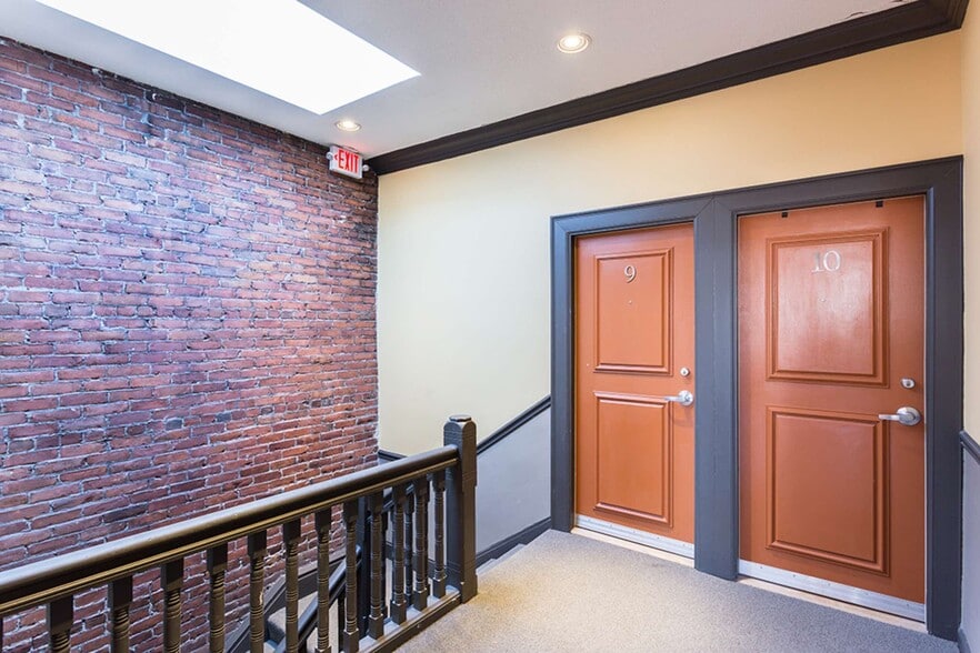 Building Photo - 268 Newbury St