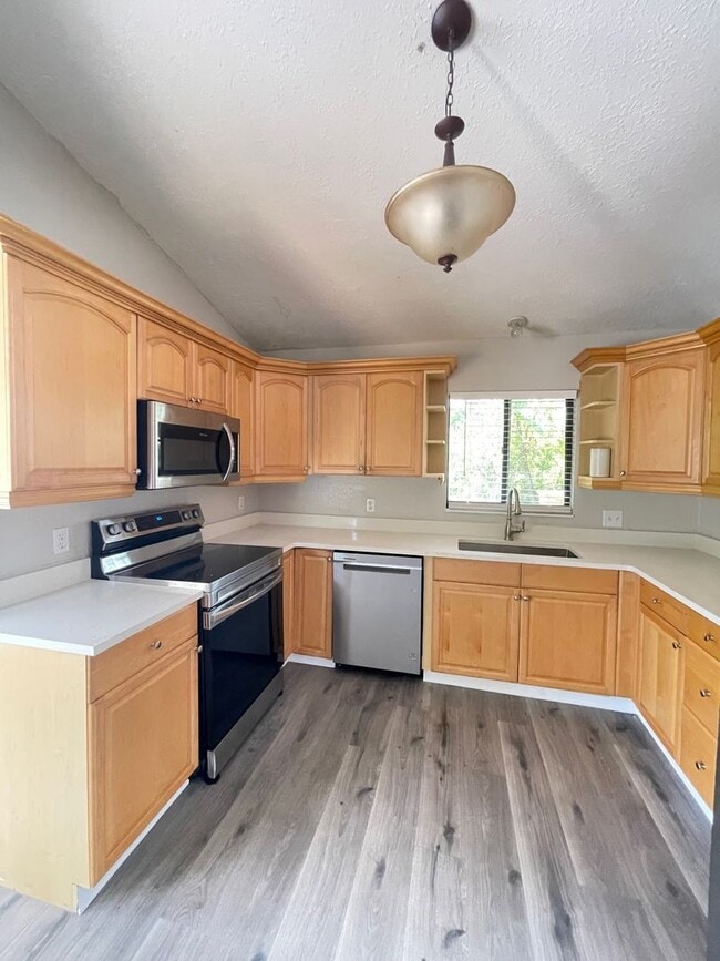 Building Photo - Amazing 4 BR 3 BA Altamonte home with Cons...