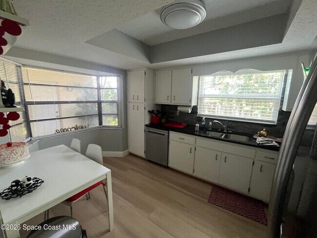 Building Photo - 190 Seawind Dr
