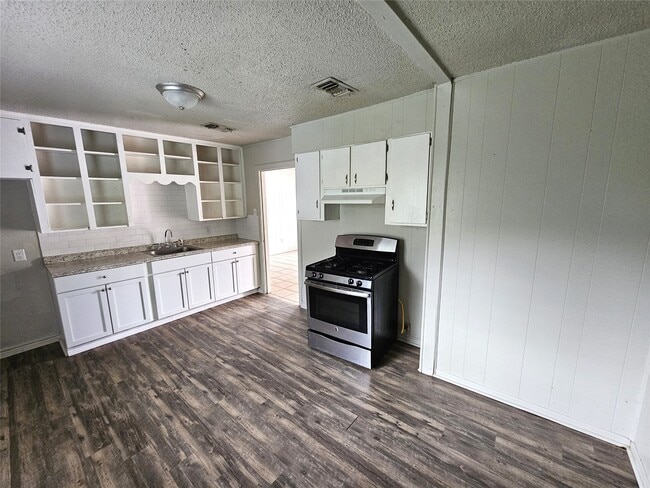 Building Photo - 3018 Robinson Blvd