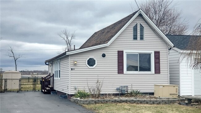 Building Photo - 2331 Edgemere Dr