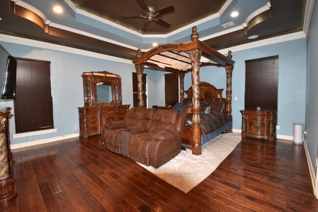 Building Photo - 7871 Oak Creek Trl