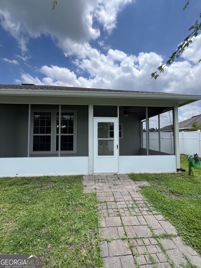 Building Photo - 227 Royal Palms Ave